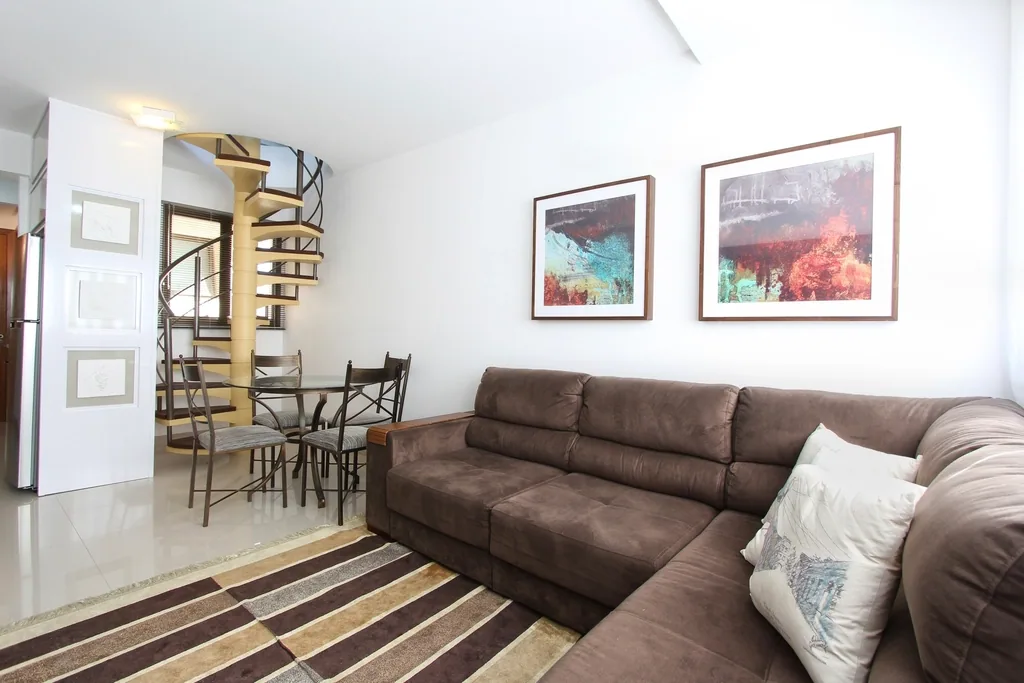 House, Ari - Photo 1 of 4